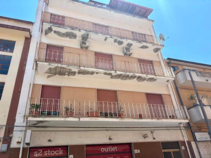 Appartamento con 6 locali in vendita in Via Giuseppe Verdi, Barcellona Pozzo Di Gotto