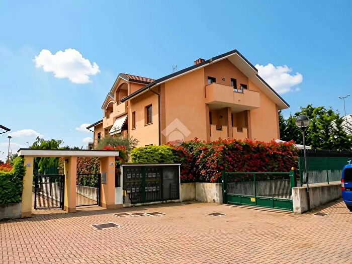 Appartamento trilocale in vendita in Via Silvio Pellico, Bernareggio