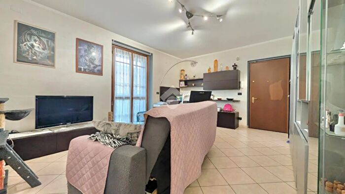 Appartamento trilocale in vendita in Via Cav Pietro Vernetti, Basaluzzo