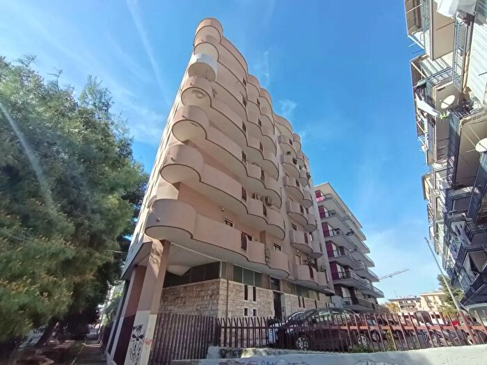 Appartamento con 5 locali in vendita in Via Campania, Taranto