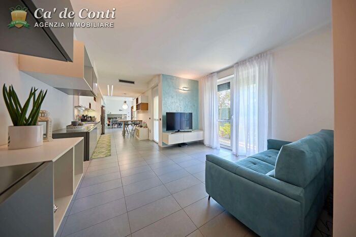 Appartamento con 5 locali in vendita in Via Monte Grappa, Azzano San Paolo