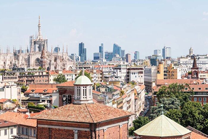 Appartamento quadrilocale in affitto in Via Santa Sofia, Missori, Milano