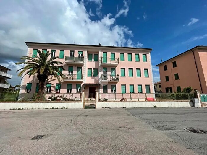 Appartamento quadrilocale in vendita in Piazza M Luter King, Assisi