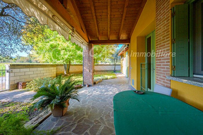 Casa con 8 locali in vendita in Via Giorgio La Pira, Medesano