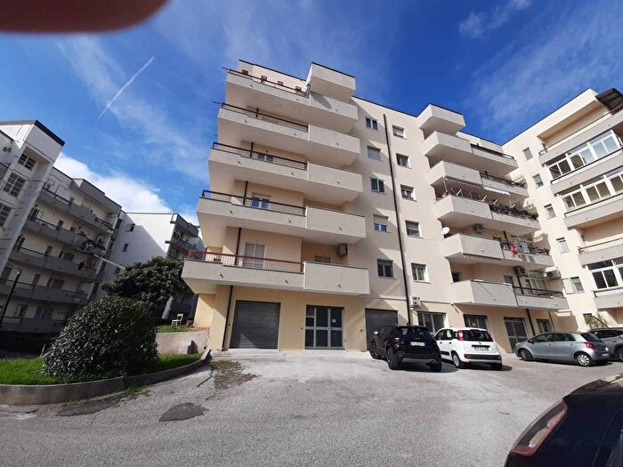 Appartamento quadrilocale in affitto in Via Nicola Misasi, Mater Domini Cavita, Catanzaro