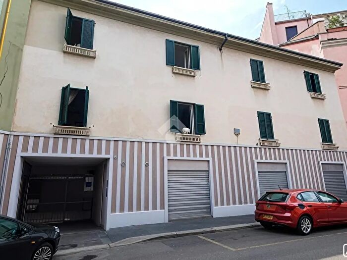 Appartamento trilocale in affitto in Via Luigi Manfredini, Milano