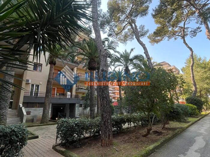 Appartamento con 5 locali in vendita in Via delle Murge, Bari