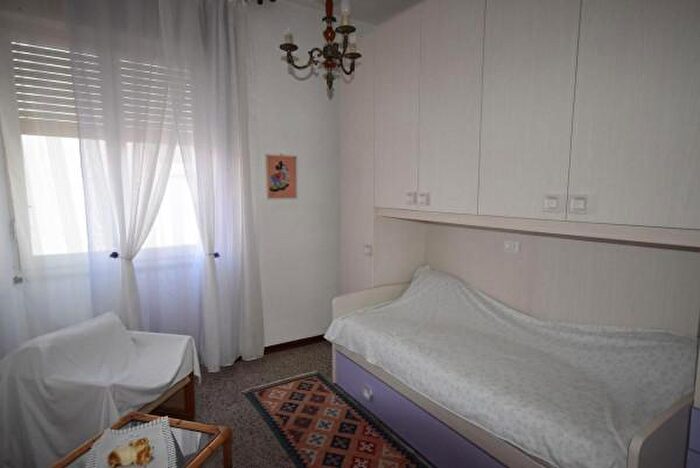 Appartamento quadrilocale in vendita in Via San Camillo SNC, Forte Dei Marmi