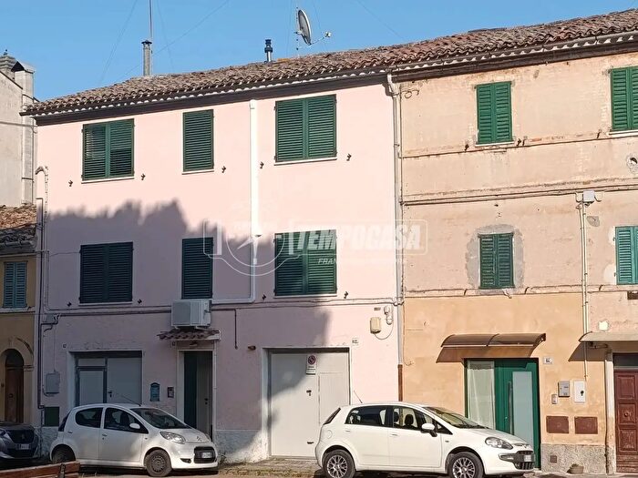 Appartamento con 6 locali in vendita in Jesi