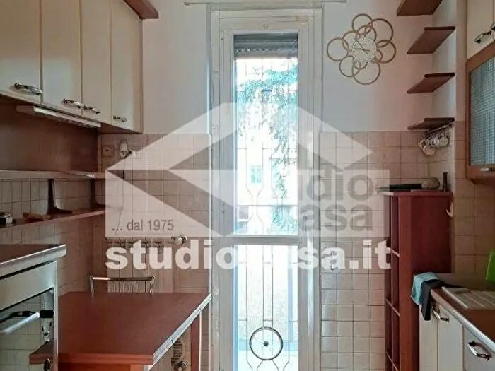 Appartamento quadrilocale in affitto in Via Zante, Milano
