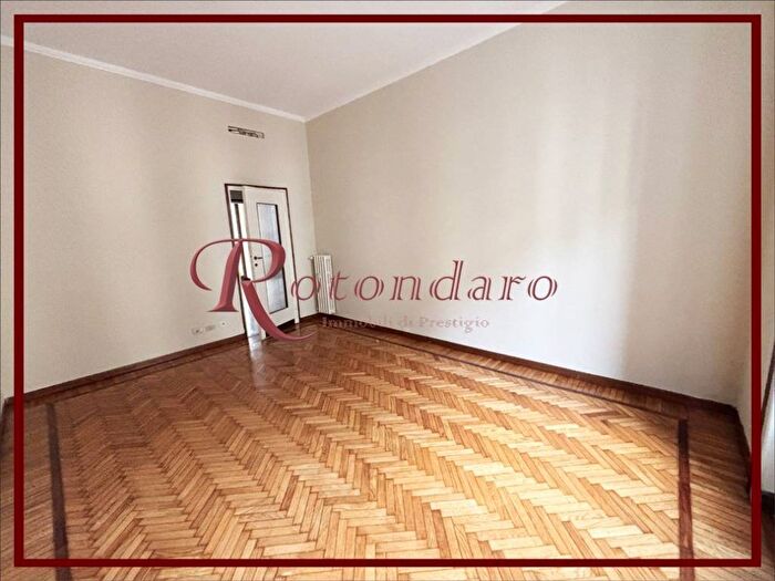 Appartamento trilocale in affitto in Via Giosuè Carducci, San Vittore, Milano