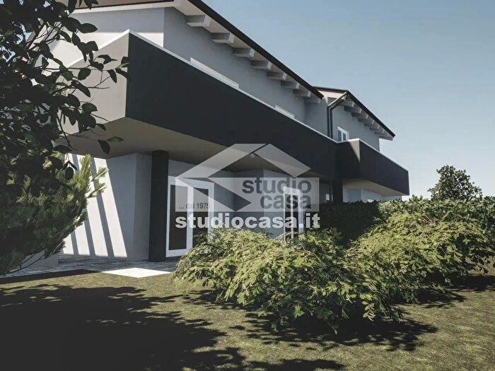 Casa quadrilocale in vendita in Via XXV Aprile, Torrevecchia Pia