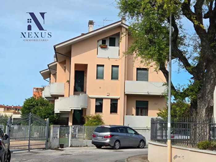 Appartamento trilocale in vendita in Via Levi, Fano