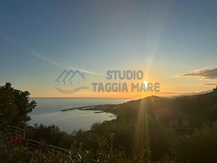 Appartamento bilocale in vendita in Via Fossati, Cipressa