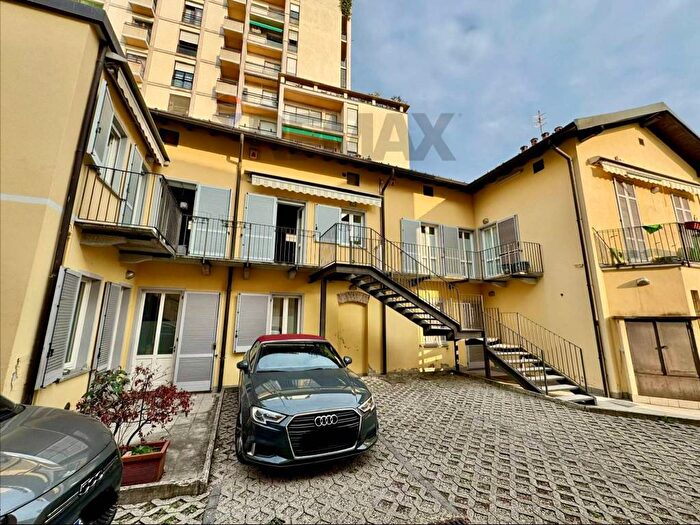Appartamento trilocale in affitto in Via Rainoldi, Centro, Varese
