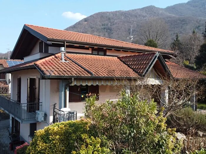 Casa trilocale in vendita in Orino
