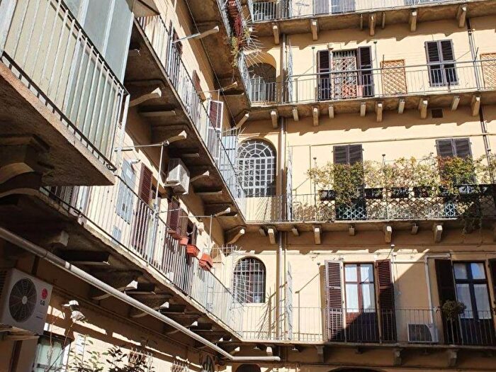 Appartamento bilocale in affitto in Piazza Vittorio Veneto, Via della Rocca, Torino