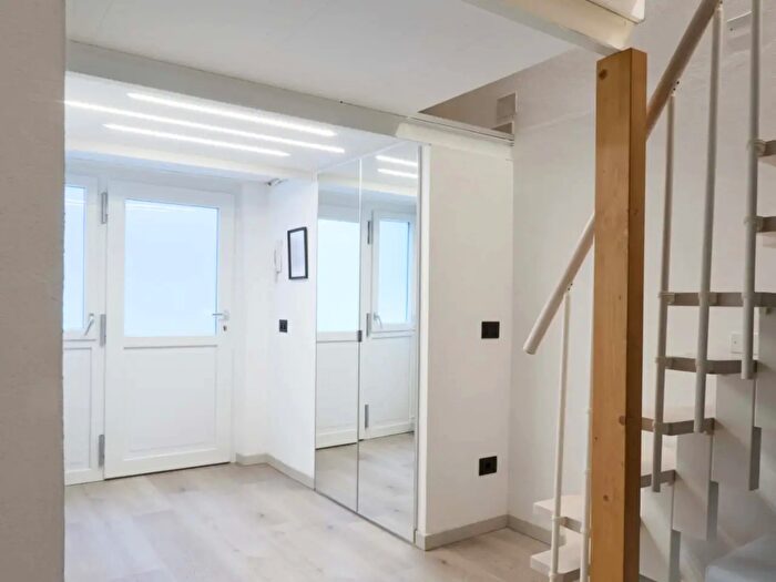 Appartamento monolocale in affitto in Via Federico Confalonieri, Milano