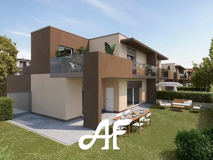 Casa con 5 locali in vendita in Cabiate