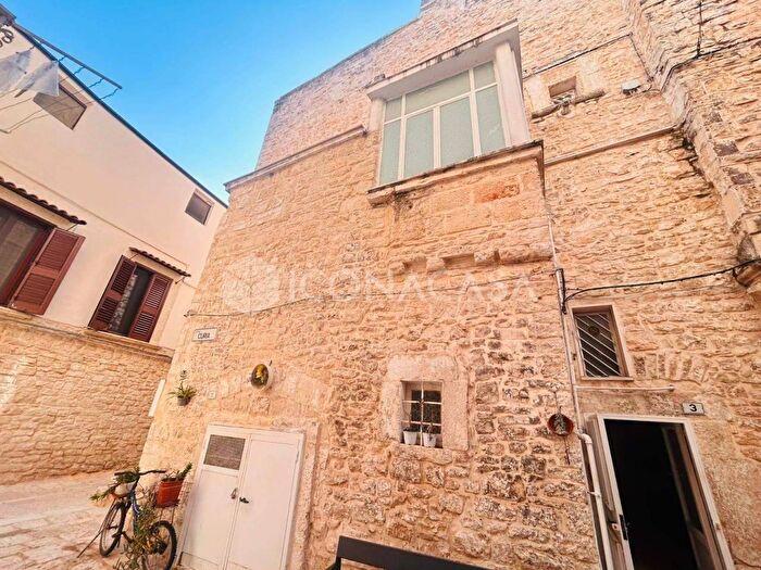 Appartamento quadrilocale in vendita in Vico II Curia SNC, Bitetto