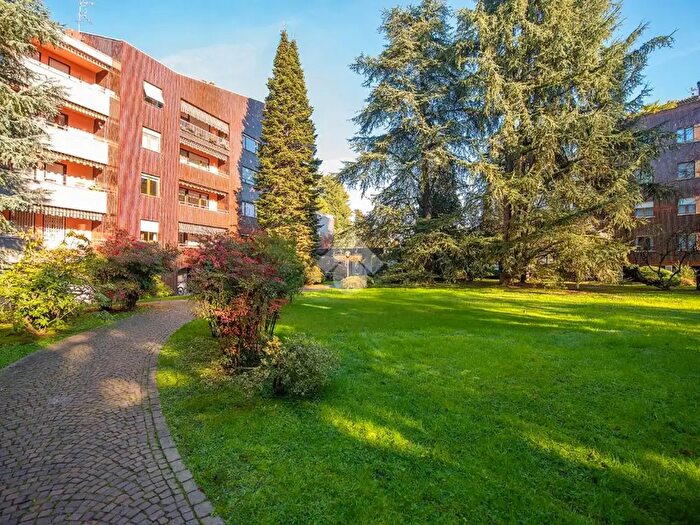 Appartamento quadrilocale in vendita in Via Marmolada, Arese