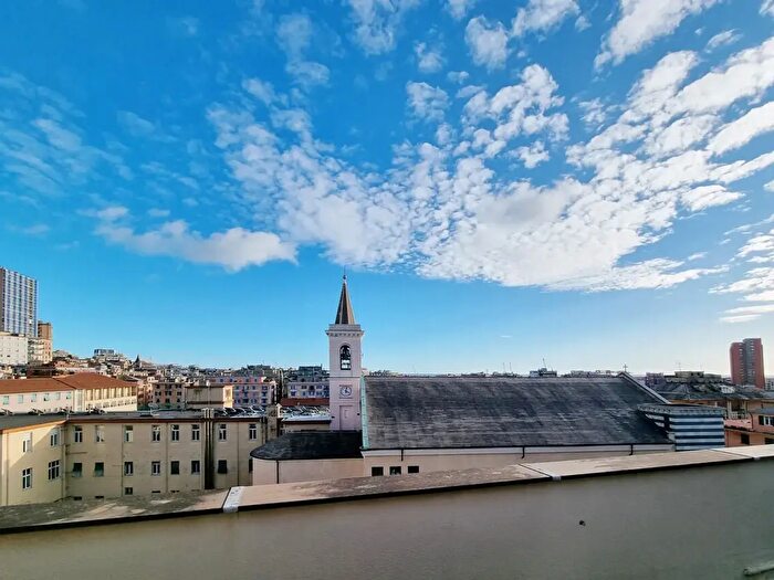 Appartamento con 6 locali in vendita in Via Carlo Rolando R, Genova