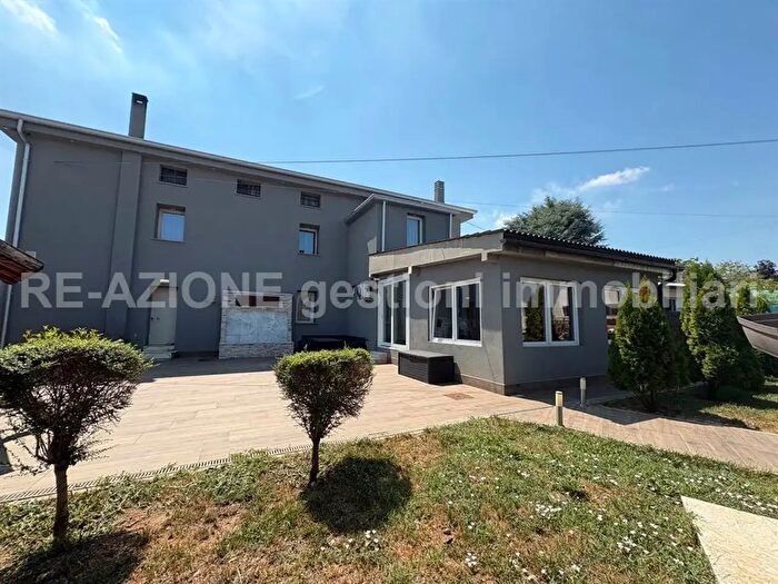 Casa con 6 locali in vendita in Costabissara