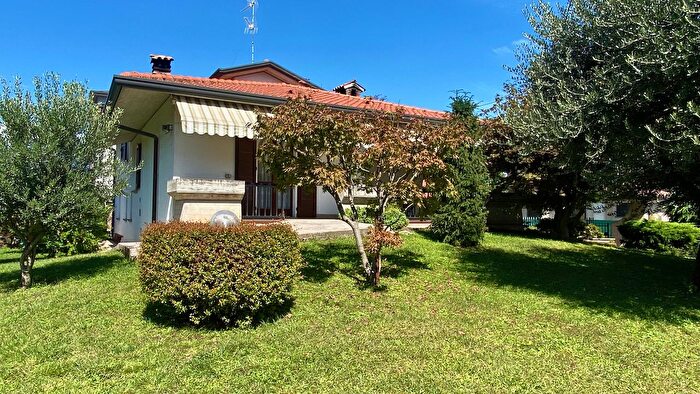 Casa con 5 locali in vendita in Via Isonzo, Bonate Sopra