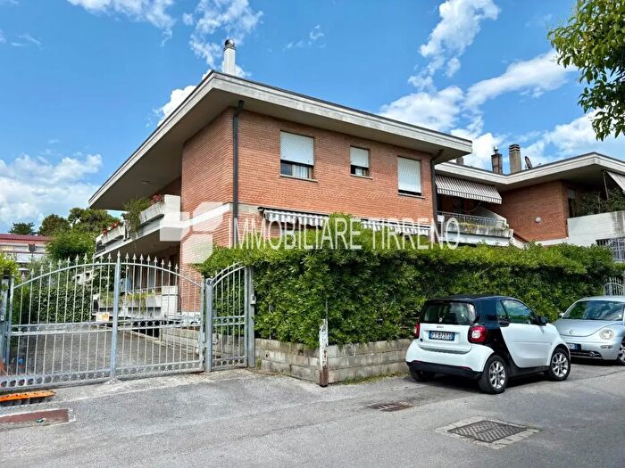 Appartamento con 5 locali in vendita in Massa