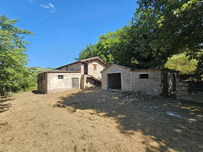 Casa trilocale in vendita in San Severino Marche