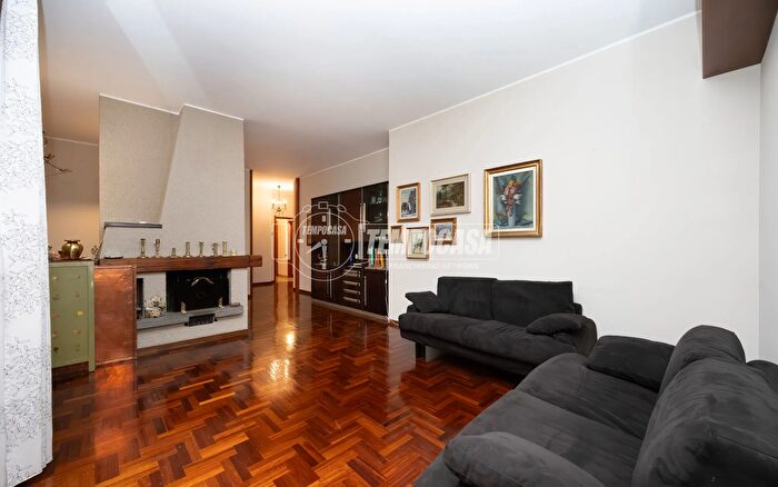 Appartamento quadrilocale in vendita in Via dAzeglio, Gorgonzola