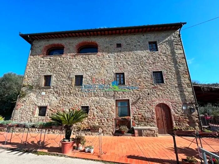 Casa con 6 locali in vendita in Via della Costa, Uzzano