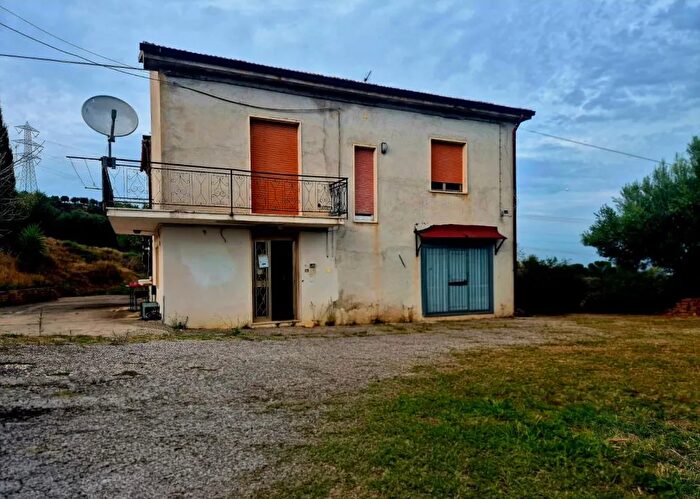 Casa con 9 locali in vendita in Contrada Colle dei Gesuiti, Bucchianico