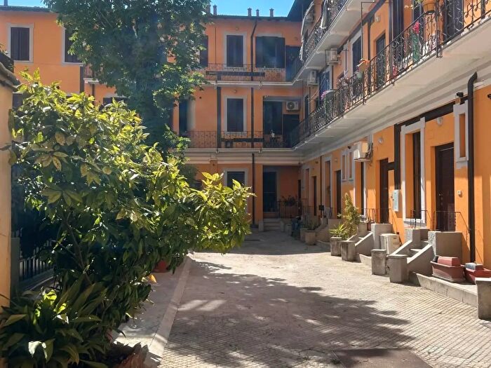 Appartamento bilocale in affitto in Via Montegani, Milano