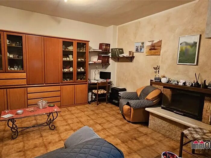 Casa con 5 locali in vendita in Casole DElsa
