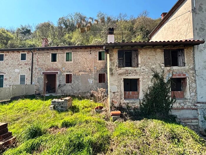 Casa trilocale in vendita in Villaga