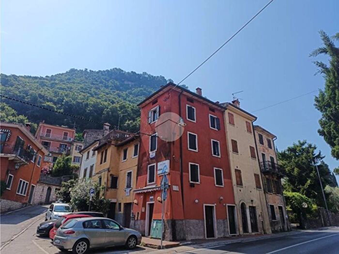 Casa trilocale in vendita in Via San Bartolomeo, Garda