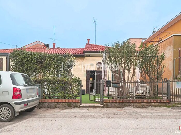 Casa con 5 locali in vendita in Viale Isonzo, Rimini