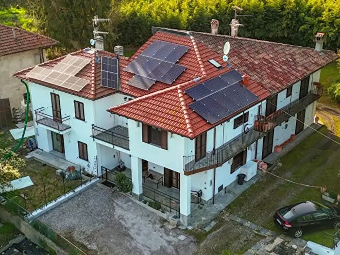 Casa trilocale in vendita in Via Golasecca, Sesto Calende