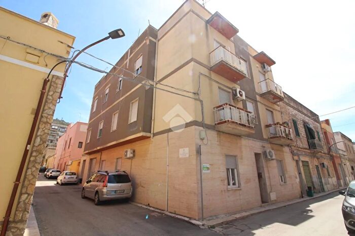 Appartamento con 5 locali in vendita in Via Salvatore Lo Bue, Erice