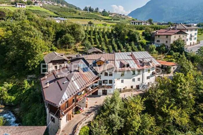 Casa con 6 locali in vendita in Località Pondasio, Male