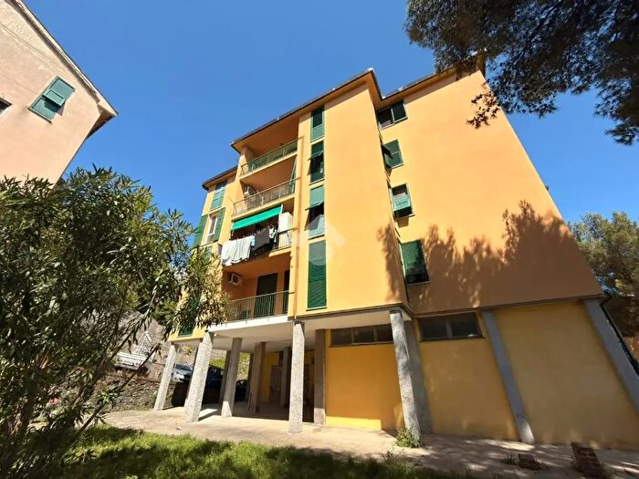 Appartamento quadrilocale in vendita in Via Cravasco, Genova