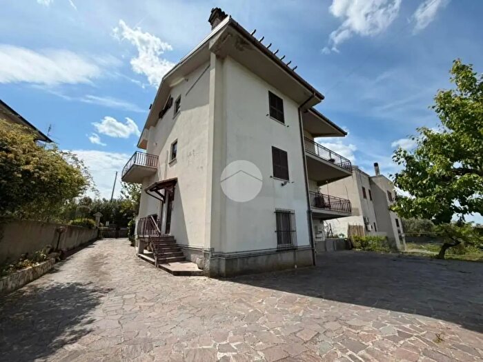 Appartamento trilocale in vendita in Strada Provinciale c, Fara In Sabina
