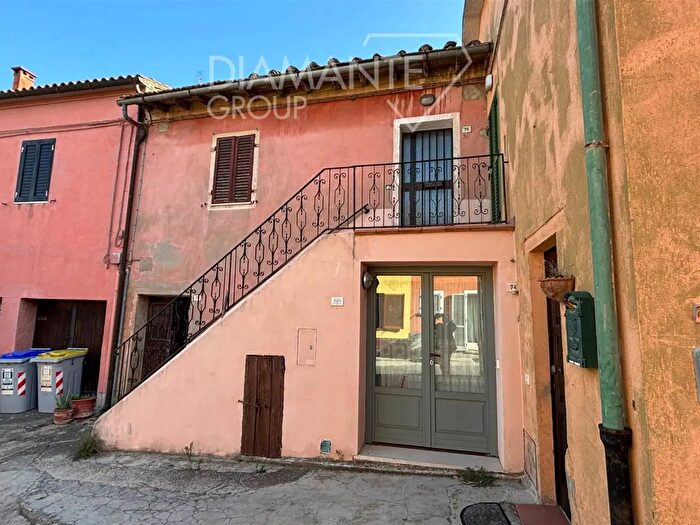 Appartamento trilocale in vendita in Castiglione Del Lago