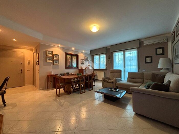 Appartamento trilocale in vendita in Via Carpaccio, Rivolta DAdda