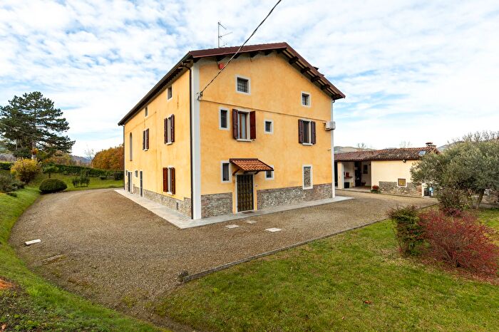 Casa con 8 locali in vendita in Borgo Tossignano
