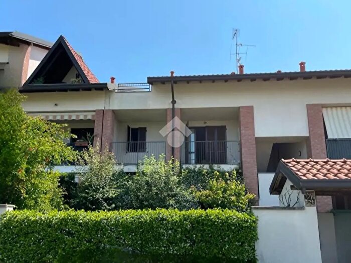 Appartamento bilocale in vendita in Via Gianni Brera, Robecchetto Con Induno