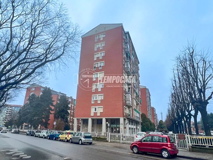 Appartamento quadrilocale in vendita in Corso Sebastopoli, Torino