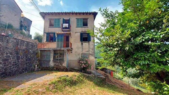 Casa con 6 locali in vendita in Bagni Di Lucca