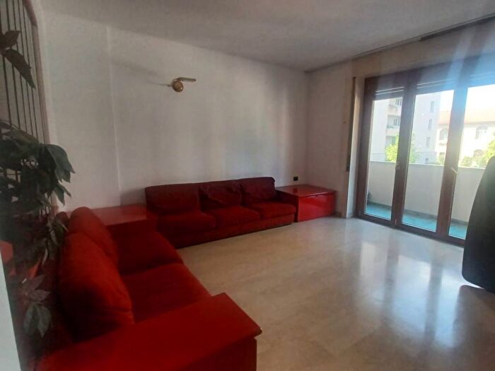 Appartamento quadrilocale in affitto in Via Col Moschin, Corso San Gottardo, Milano